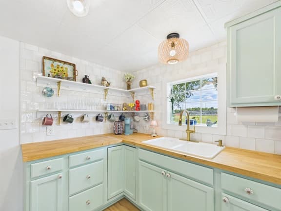 Honeysuckle Cottage - Image 1